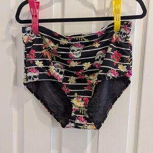Torrid sz 1 Floral Skull Print bikini Bottoms EUC
